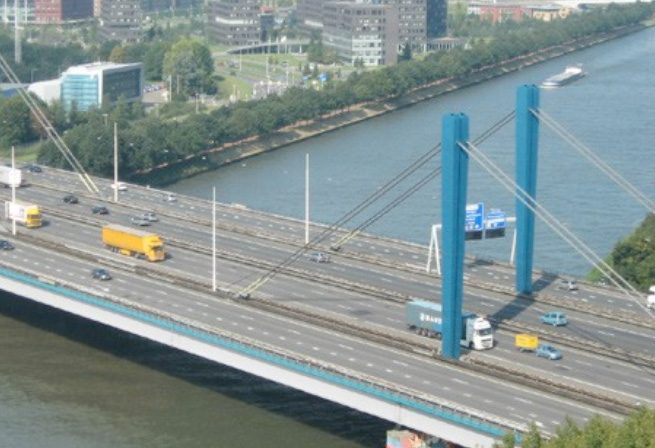 PUENTE ATIRANTADO GALECOPPERBRUG EN UTRECHT, HOLANDA