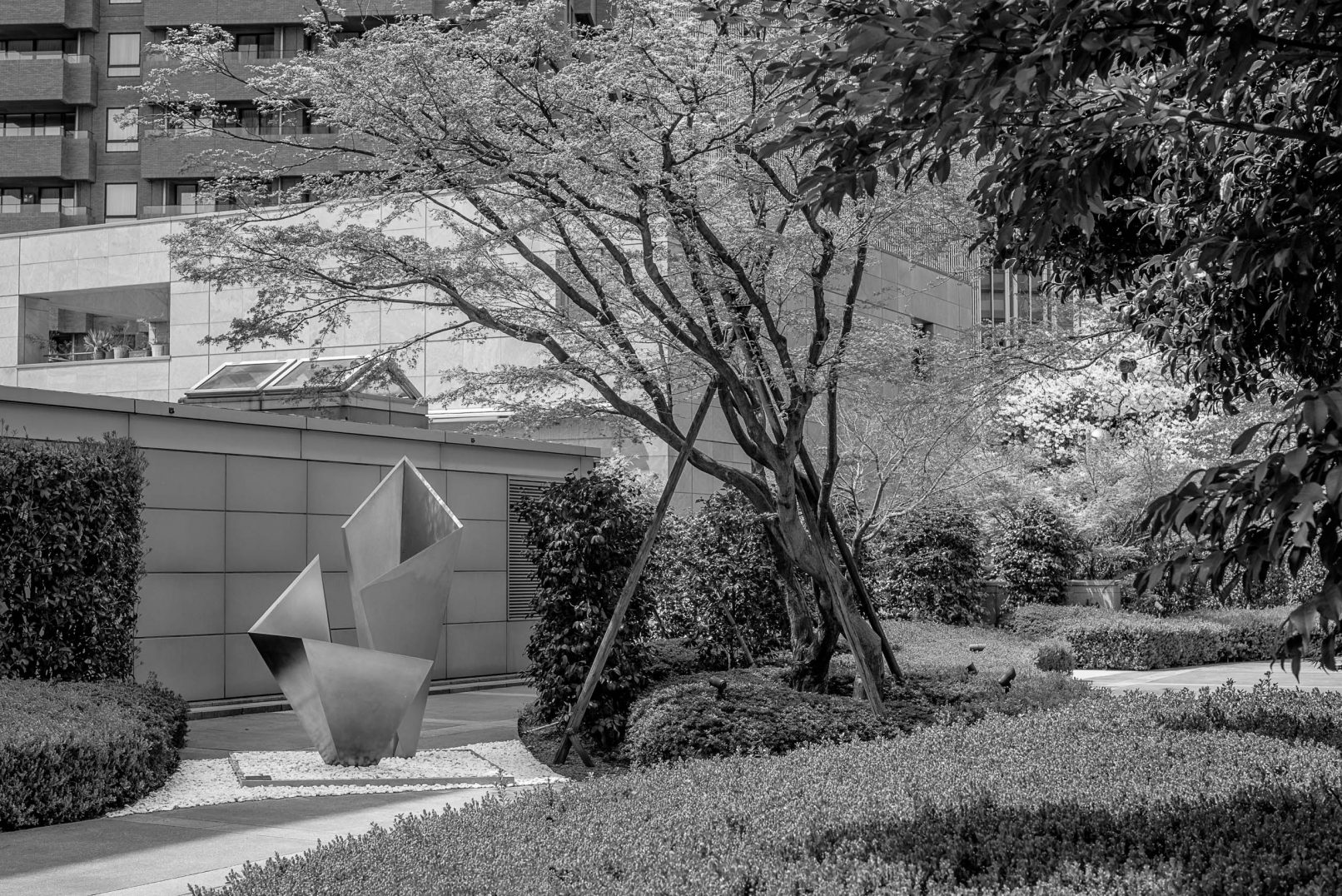 Esculturas de acero de Arturo Berned en Japón