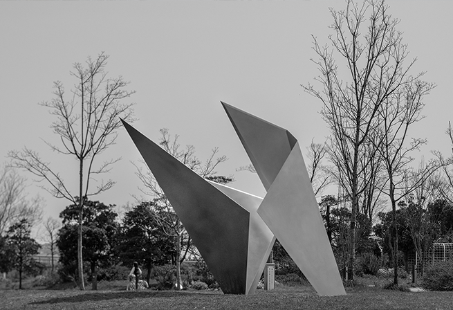 Esculturas de acero de Arturo Berned en Japón